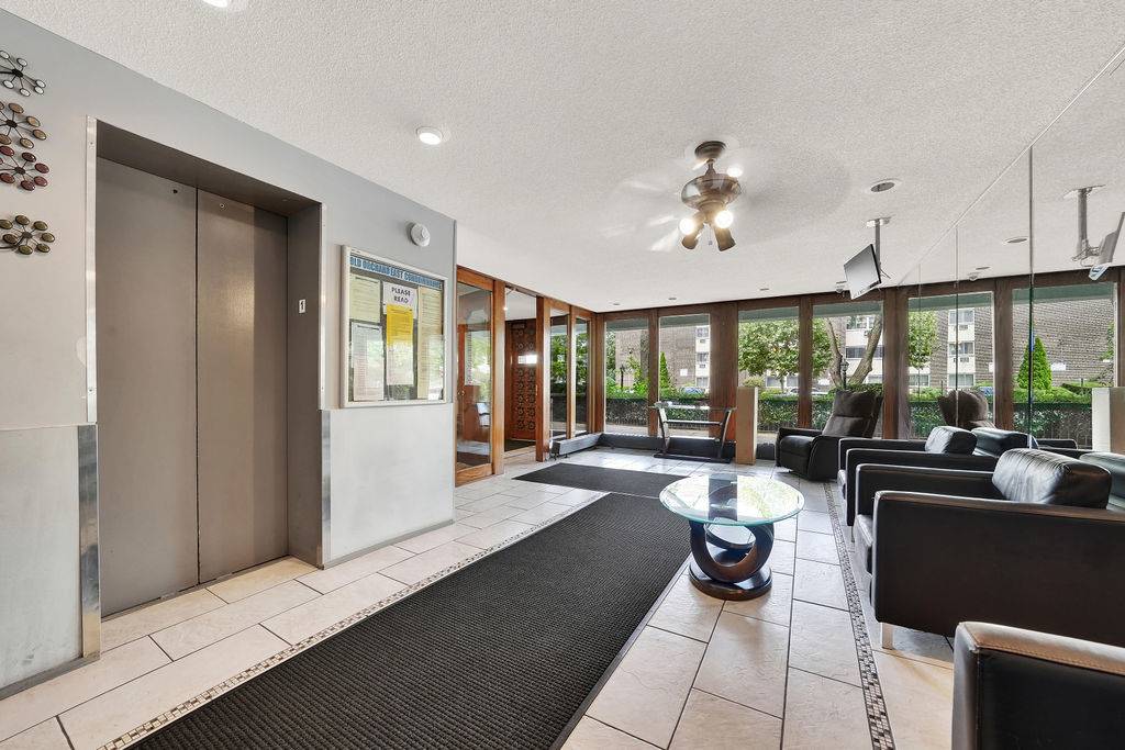 10015 Beverly DR #404, Skokie, IL 60076