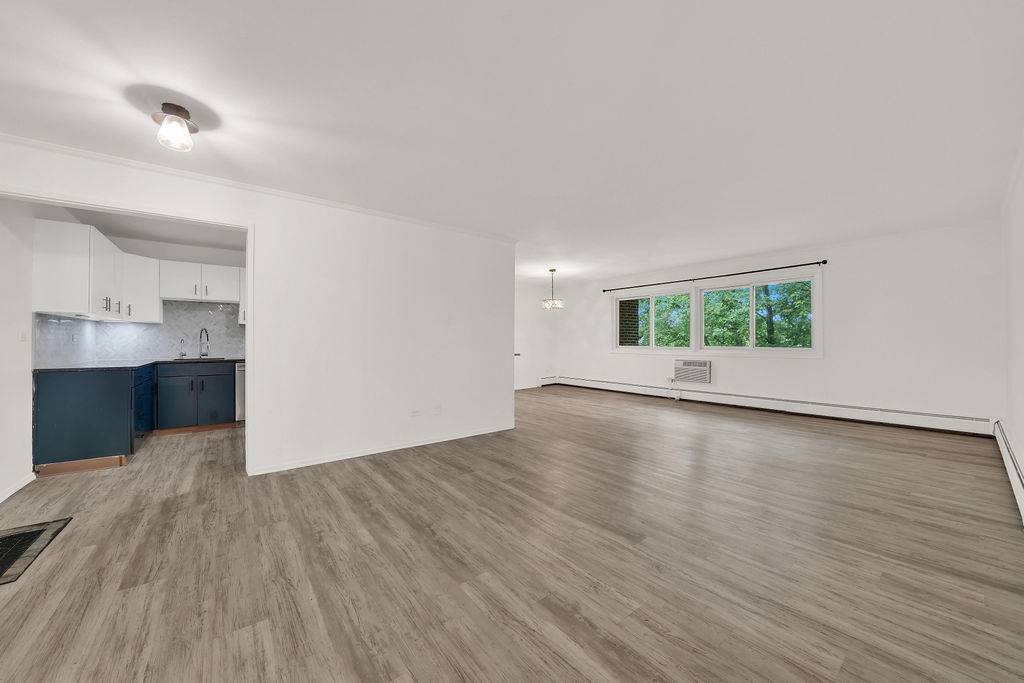 10015 Beverly DR #404, Skokie, IL 60076
