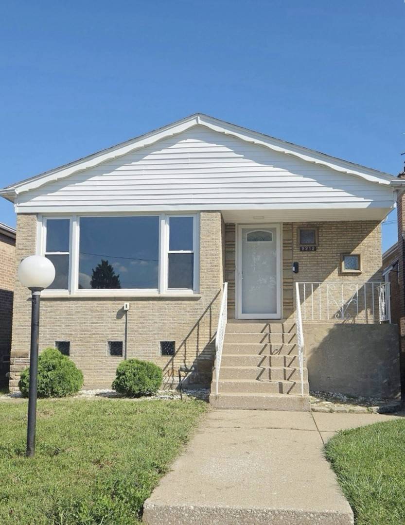 2252 E 92nd PL, Chicago, IL 60617