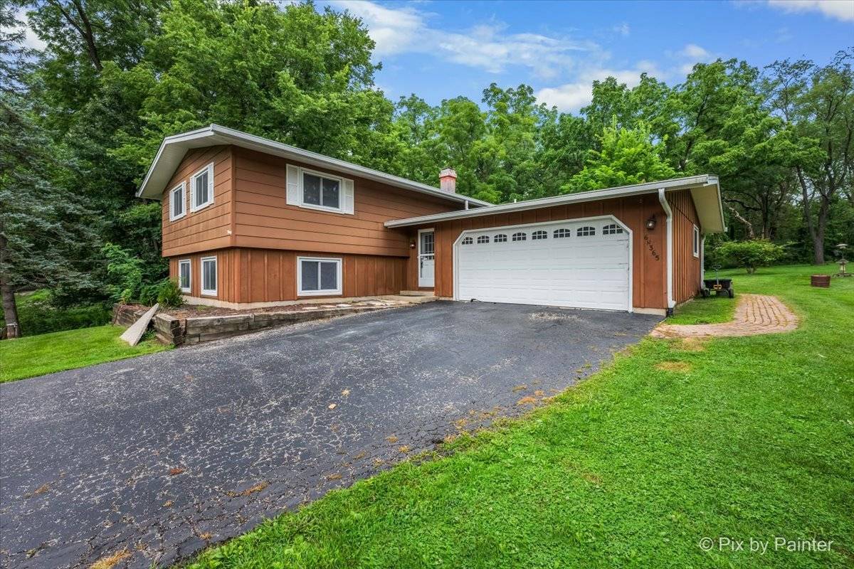 6N365 Essex AVE, St. Charles, IL 60174