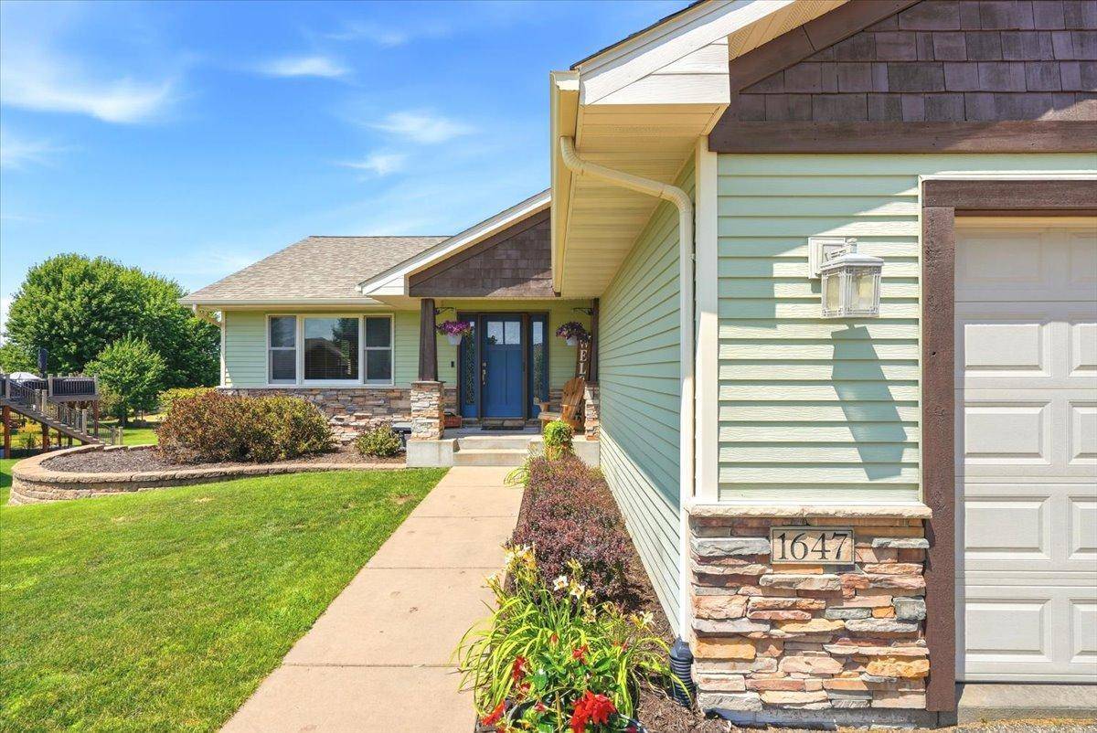1647 Valley Quail DR, River Falls, WI 54022
