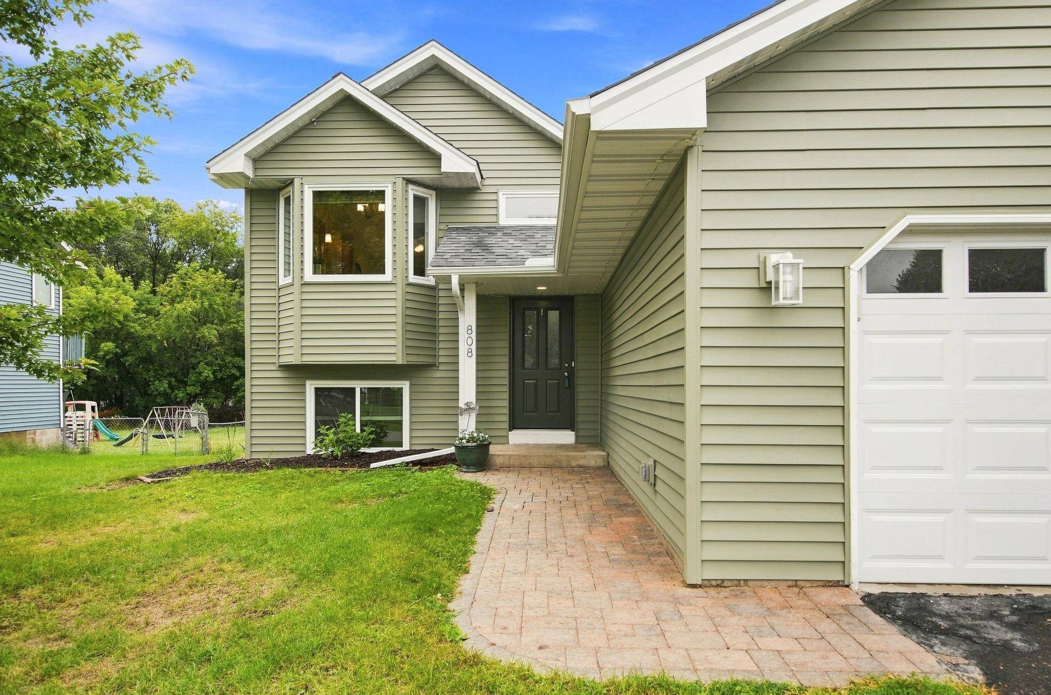 808 3rd AVE SW, Isanti, MN 55040