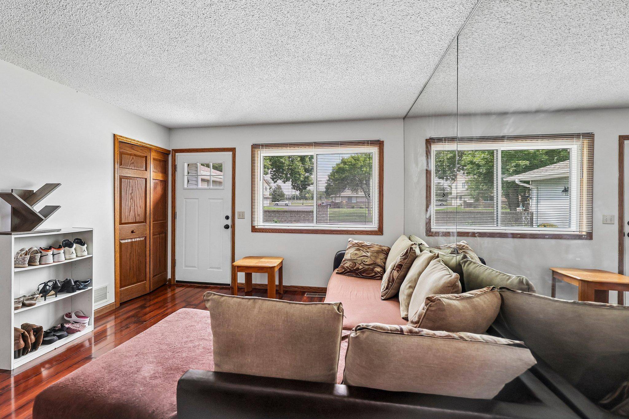 8420 S Pond TRL, Champlin, MN 55316