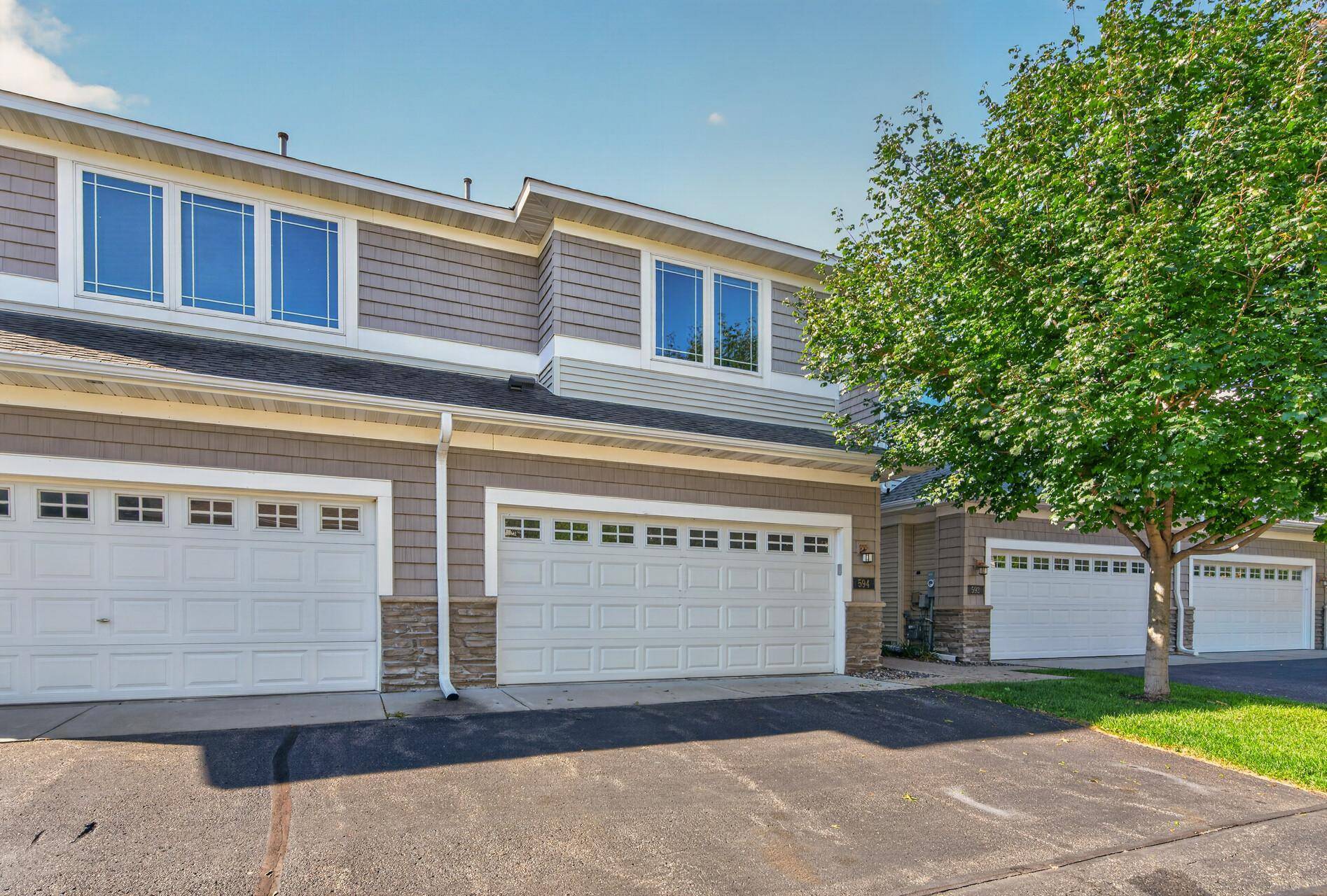 594 Sutherland DR, Woodbury, MN 55129