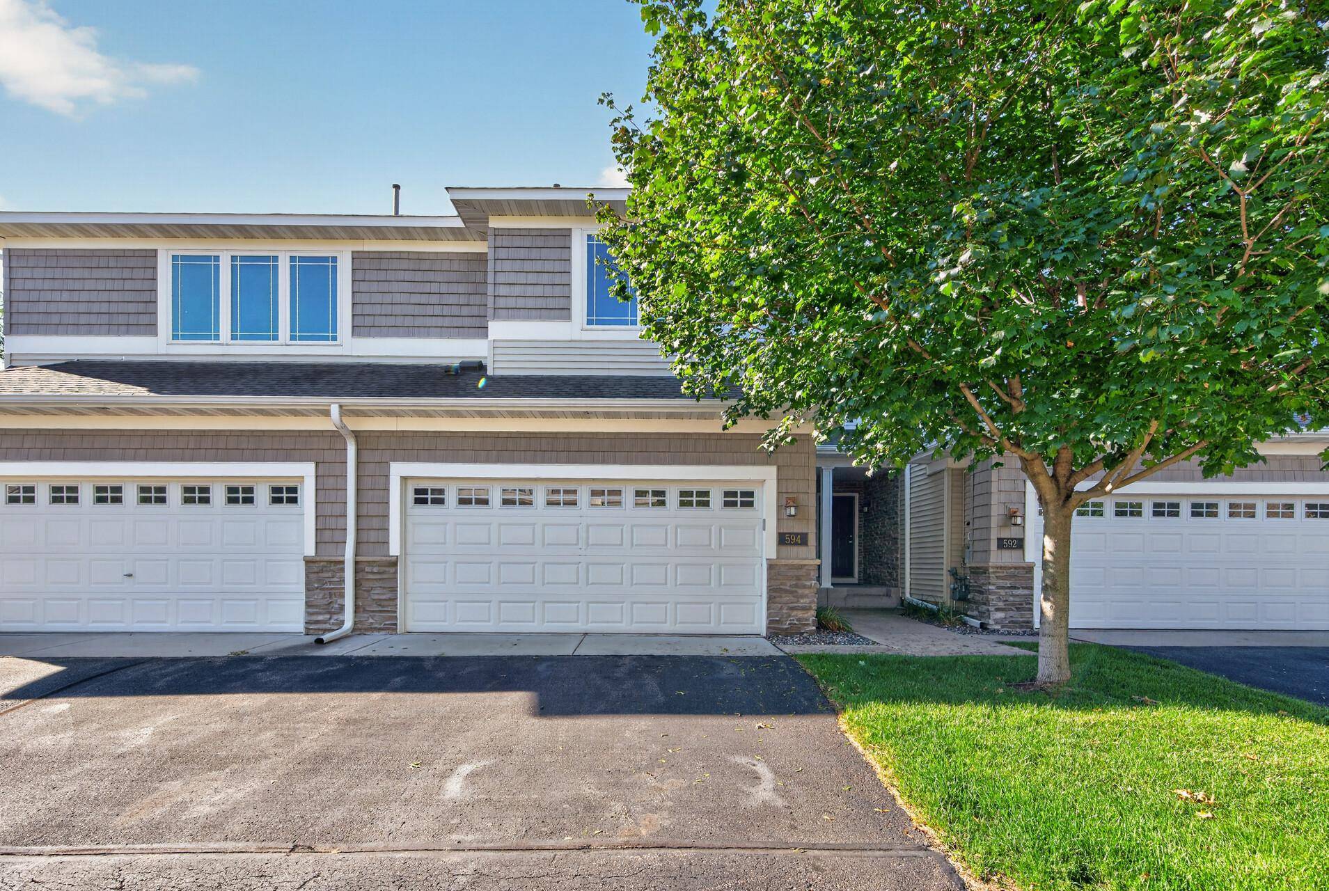 594 Sutherland DR, Woodbury, MN 55129