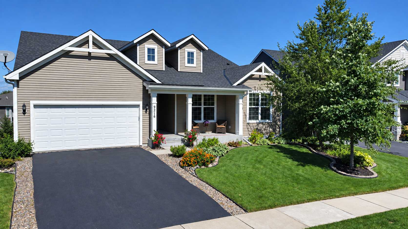 9216 Lighthouse LN, Woodbury, MN 55129