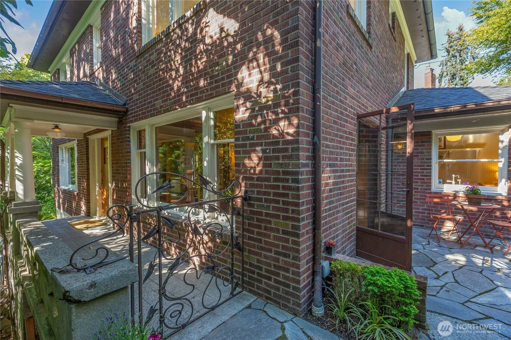 2306 Lake Park DR S, Seattle, WA 98144