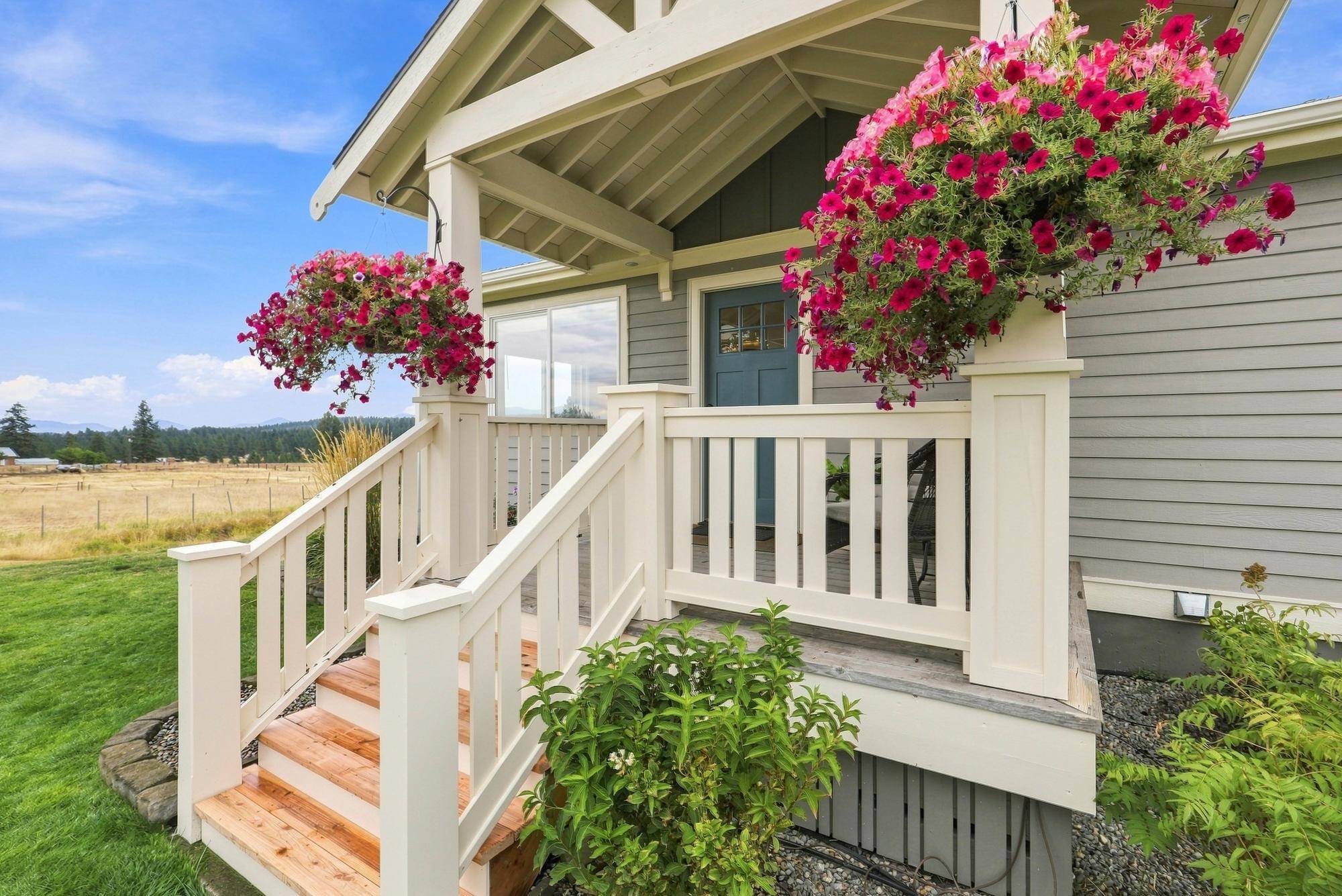 32326 N Elk-Chattaroy Rd, Chattaroy, WA 99003