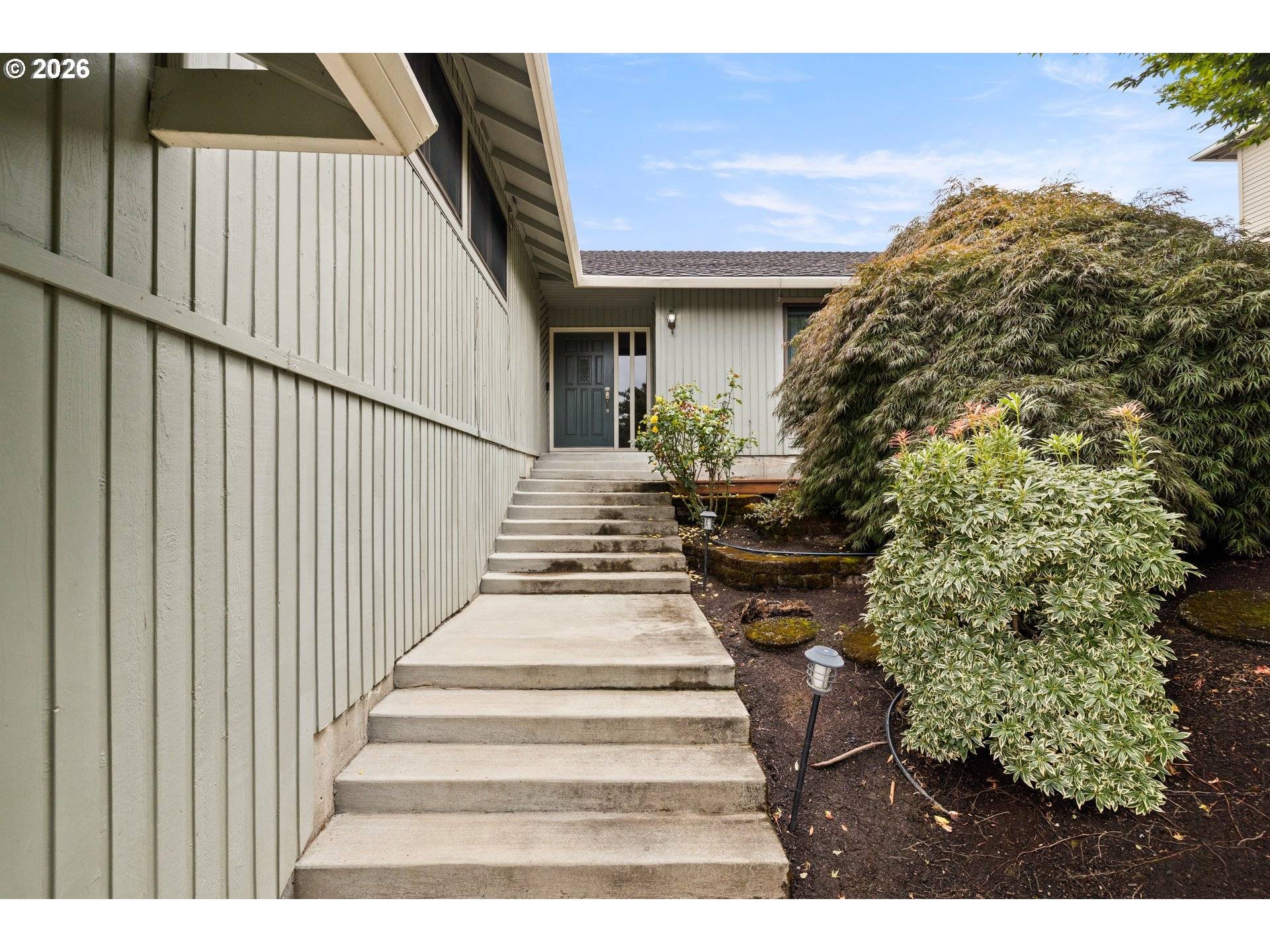 2111 CLUB HOUSE DR, West Linn, OR 97068