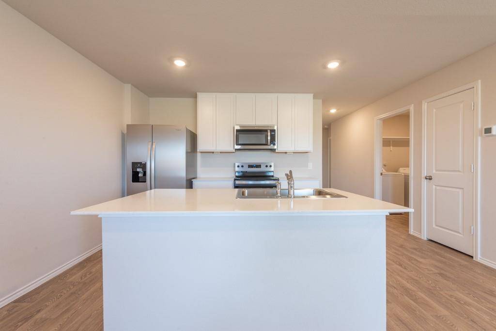 2115 Windflower LN, Luling, TX 78648
