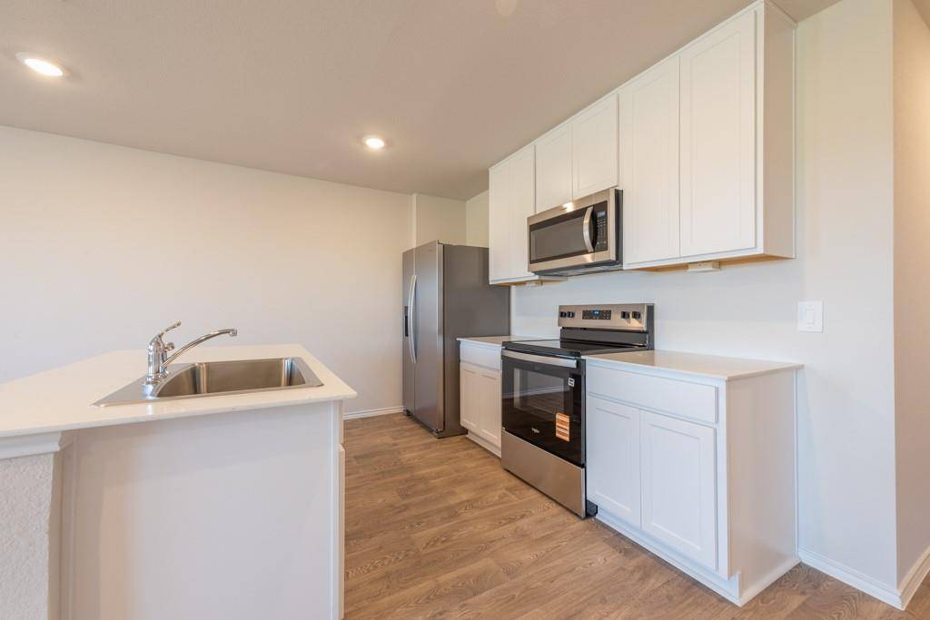 2115 Windflower LN, Luling, TX 78648