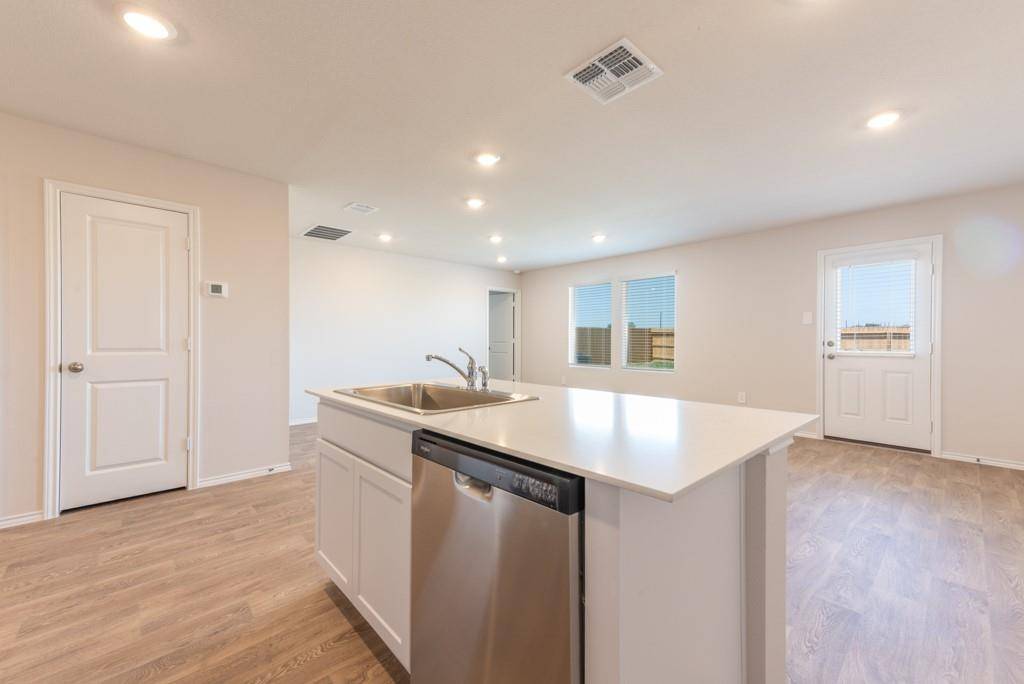 2115 Windflower LN, Luling, TX 78648