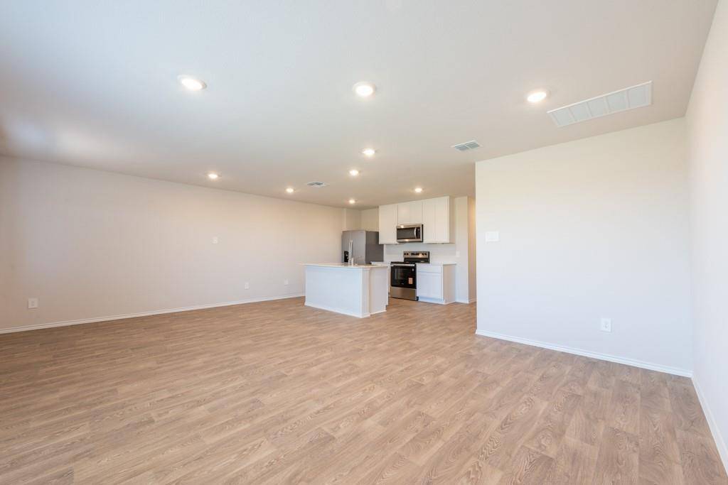 2115 Windflower LN, Luling, TX 78648