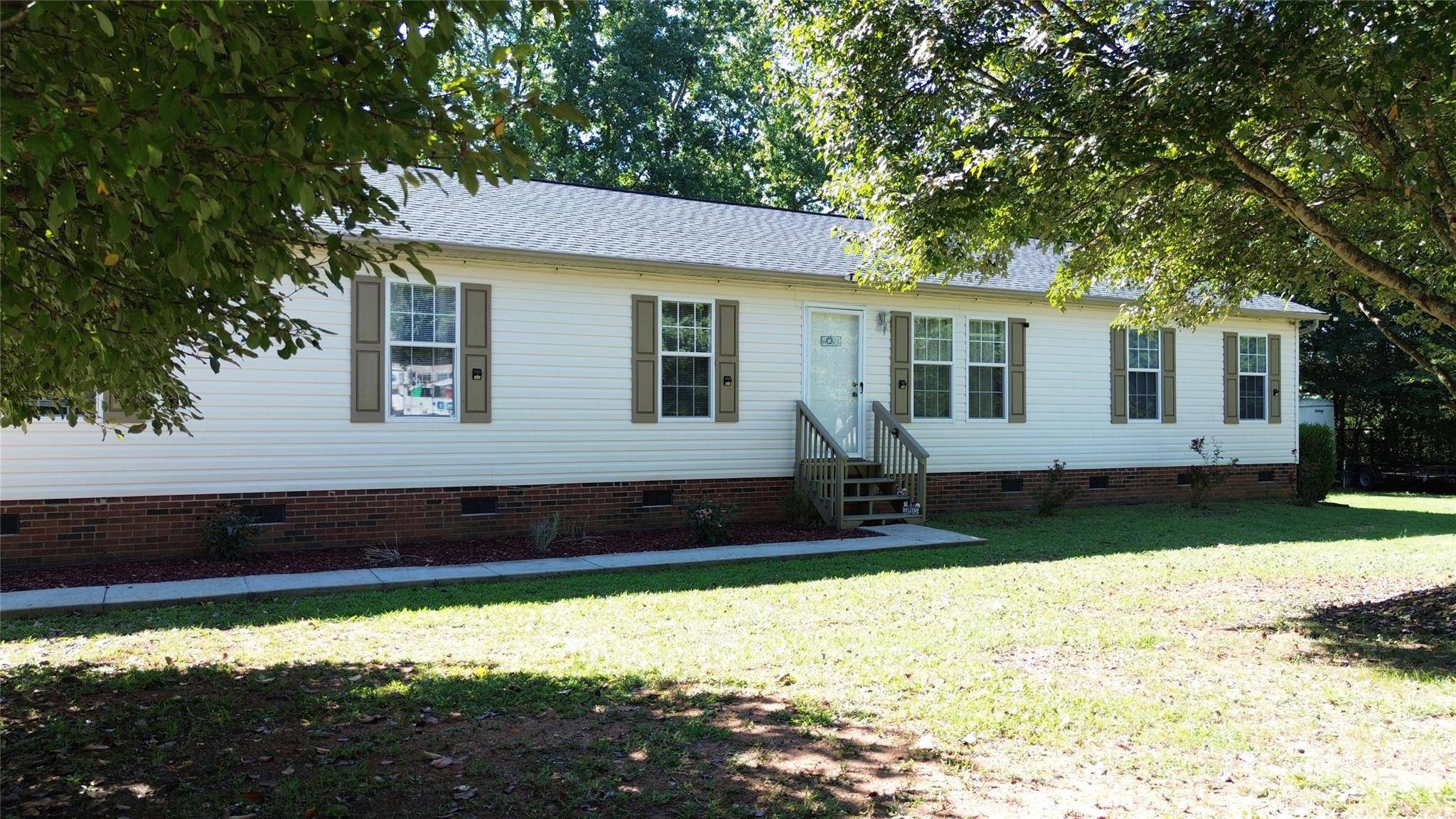 109 Grand Acres LN, Maiden, NC 28650
