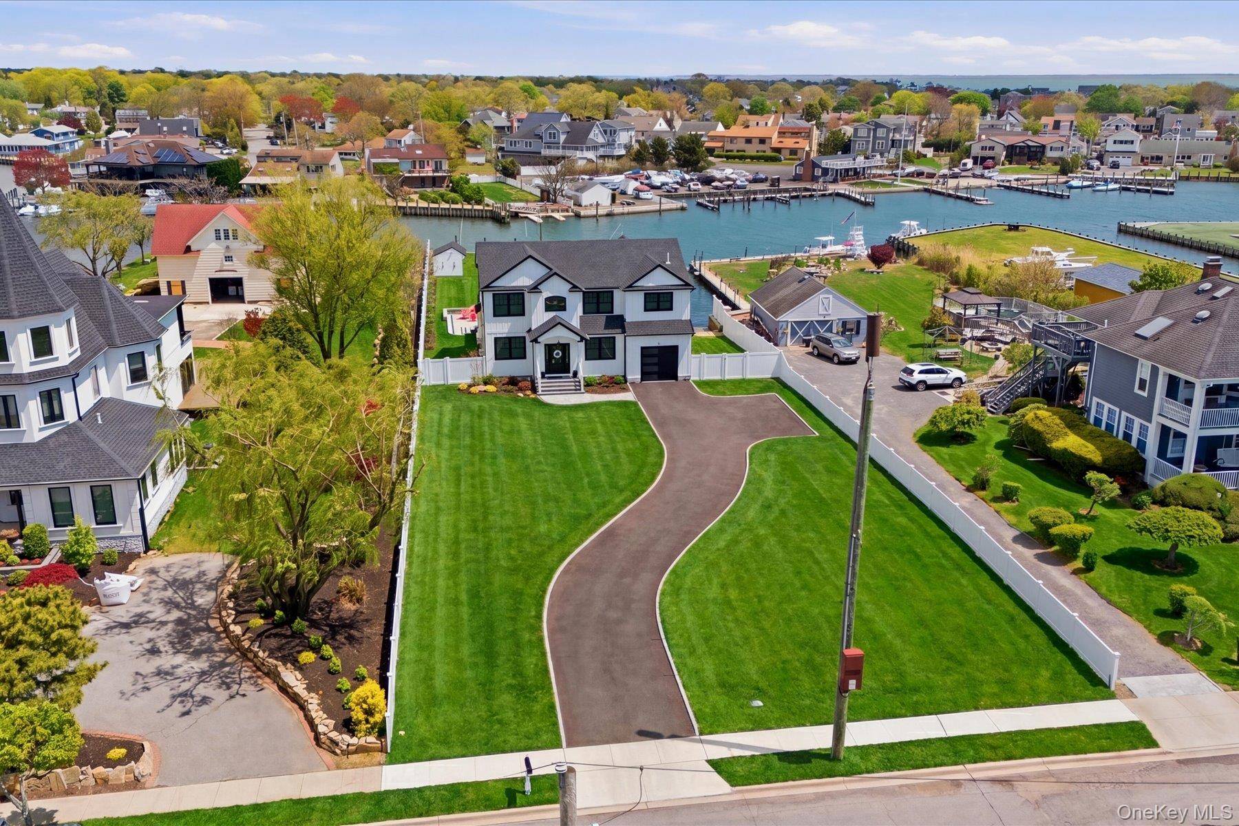 240 Clocks BLVD, Massapequa, NY 11758