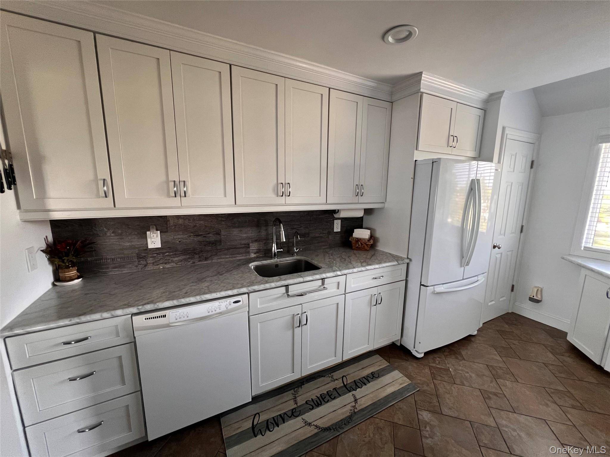 14 Waters Edge, Shirley, NY 11967