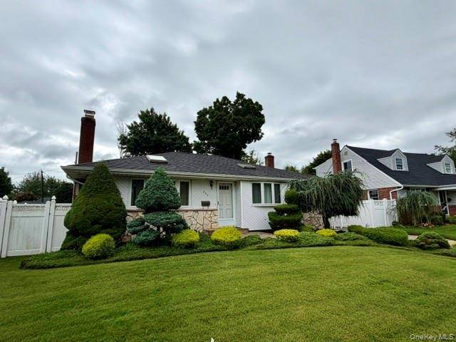 392 Coleridge ST, Levittown, NY 11756