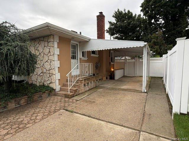 392 Coleridge ST, Levittown, NY 11756