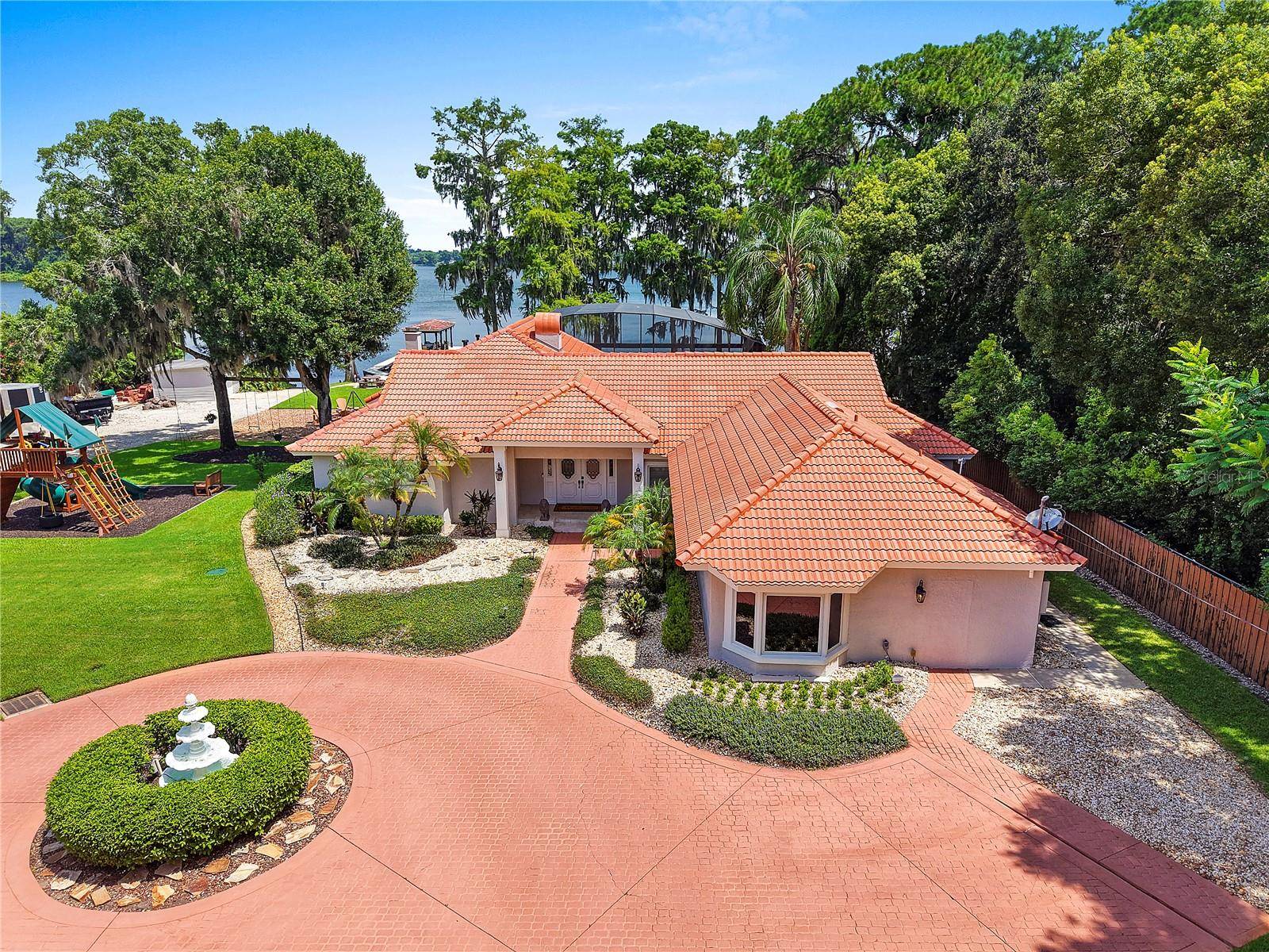 2622 LAKE HOWELL LN, Winter Park, FL 32792