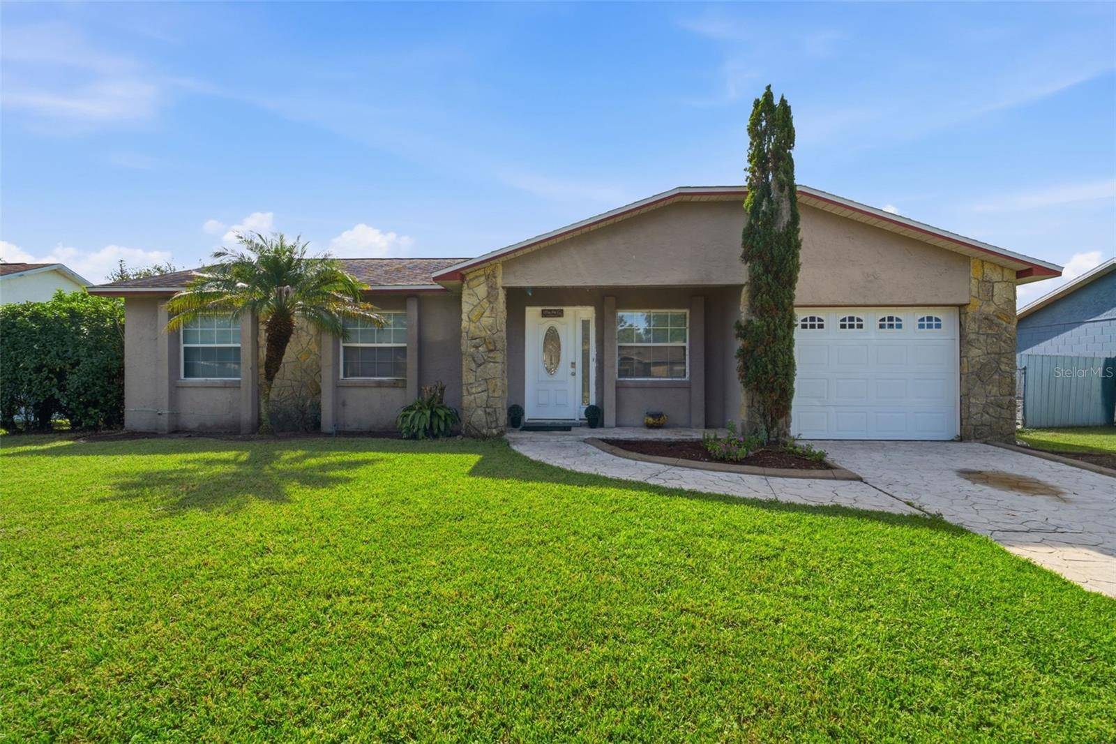7610 AUTUMN PINES DR, Orlando, FL 32822