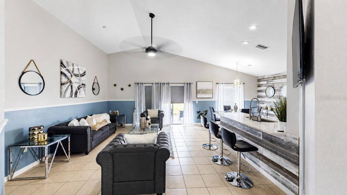 9640 CYPRESS HARBOR DR, Gibsonton, FL 33534