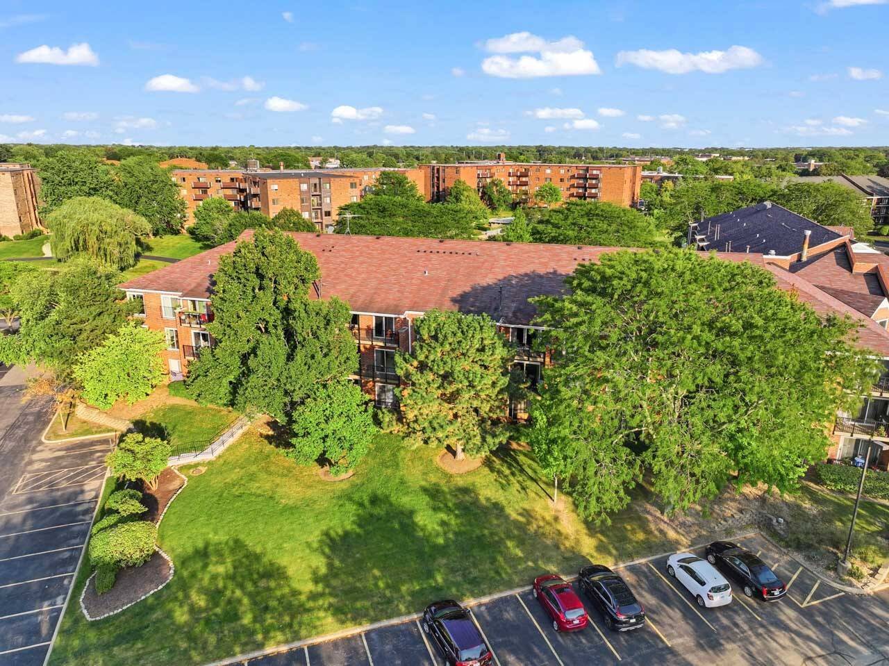 815 Leicester RD #217, Elk Grove Village, IL 60007