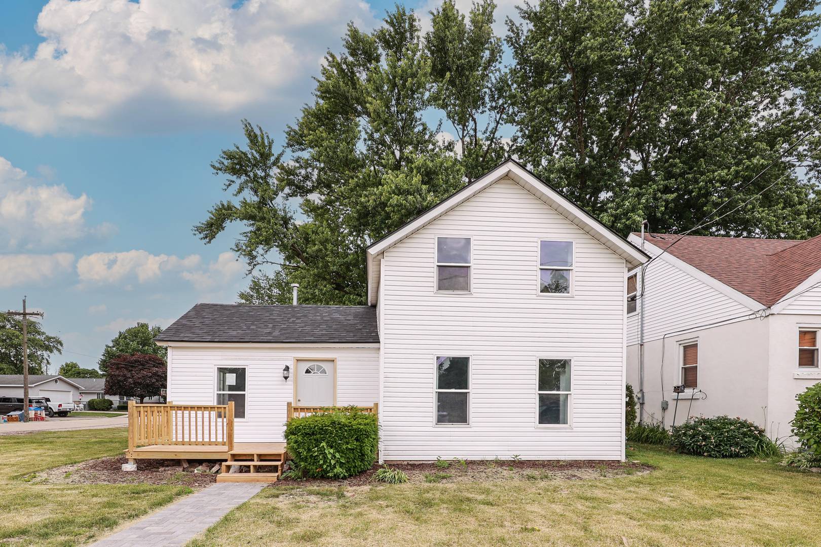 209 S Jackson ST, Gardner, IL 60424