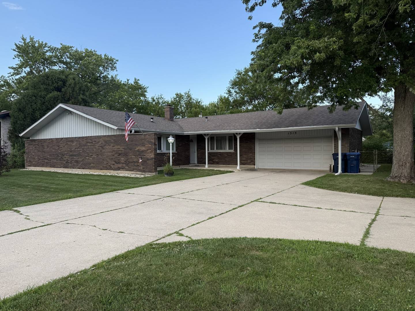 1313 Landwehr RD, Northbrook, IL 60062