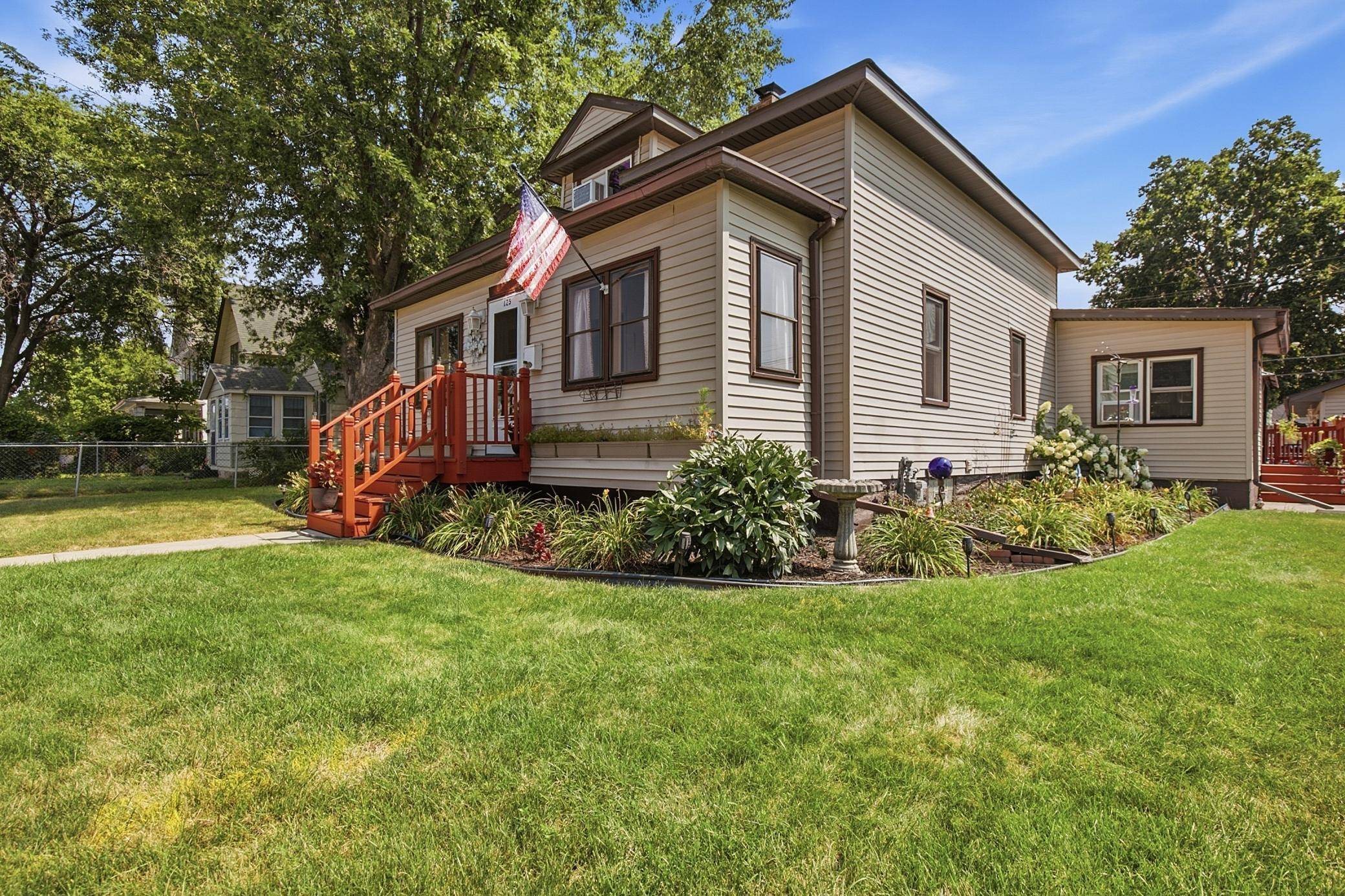 125 3rd AVE S, South Saint Paul, MN 55075