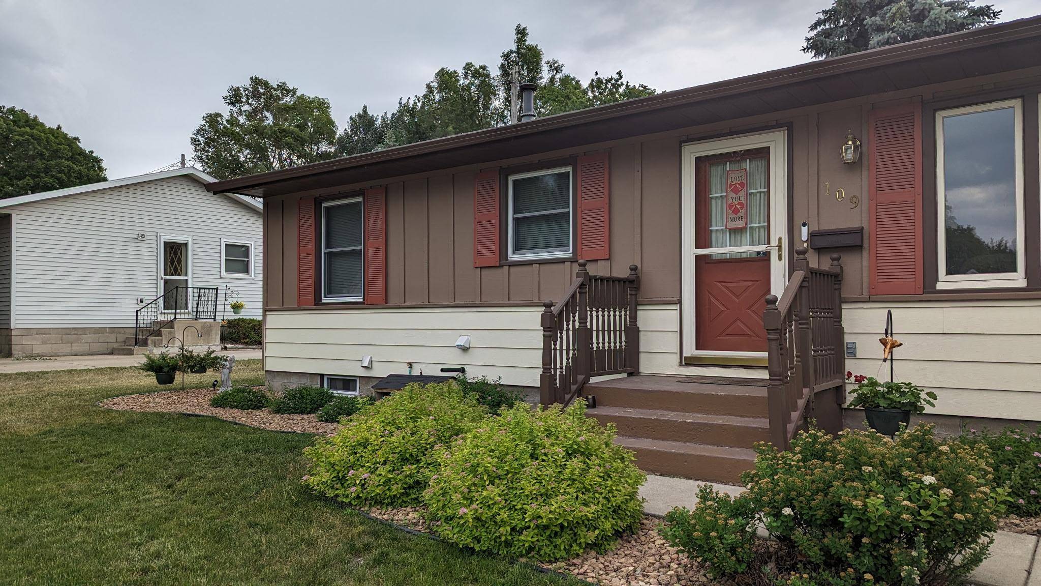109 12th ST NW, Faribault, MN 55021