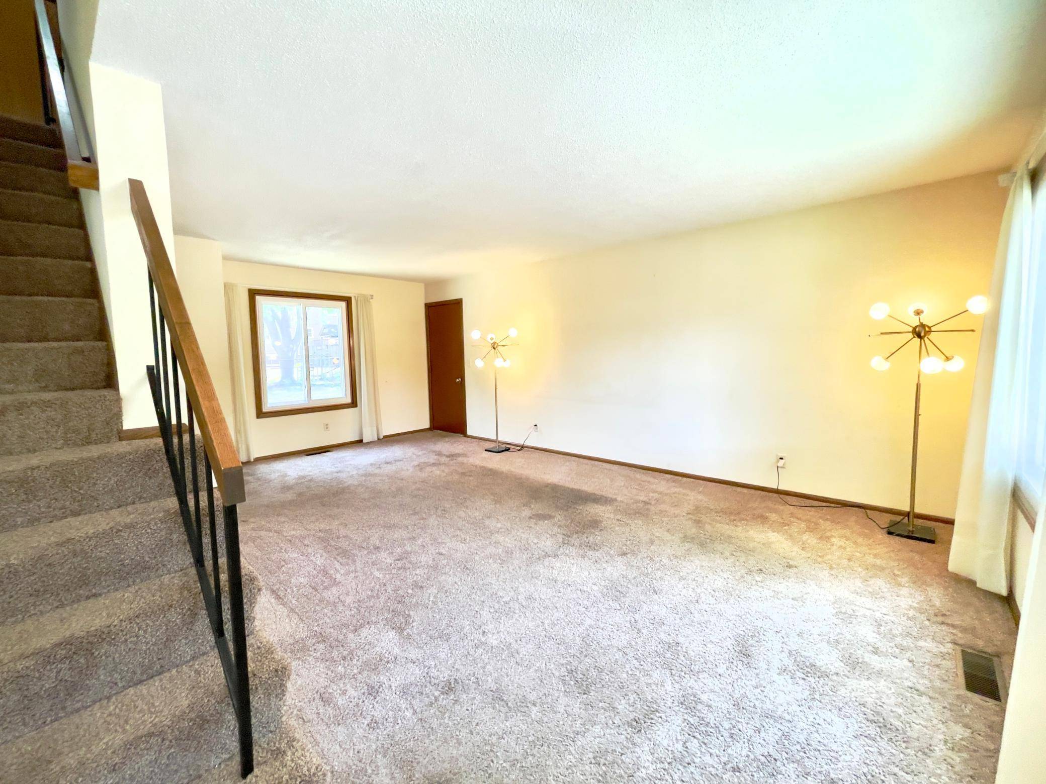 3235 Hamlet DR, Woodbury, MN 55125