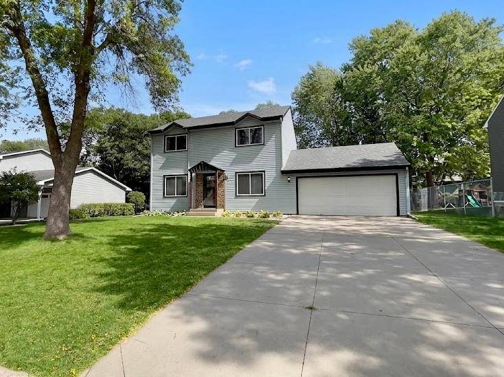 3235 Hamlet DR, Woodbury, MN 55125