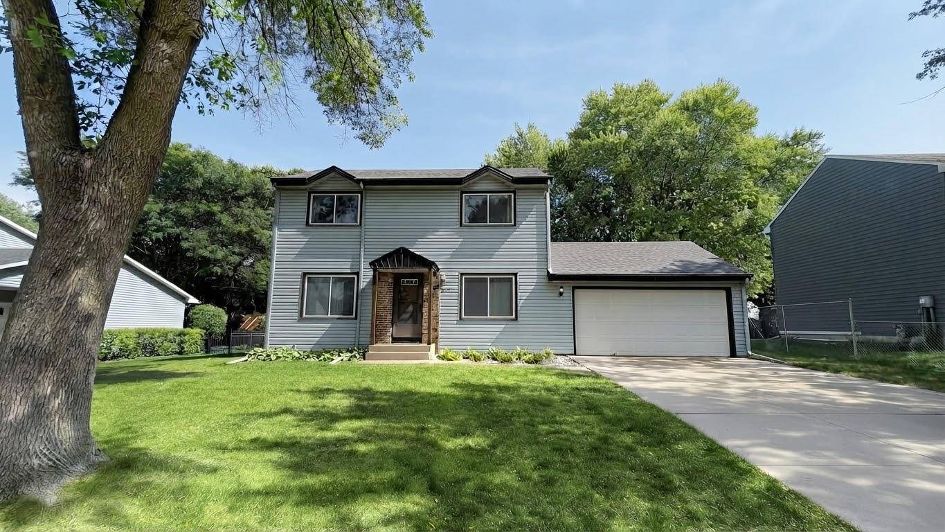 3235 Hamlet DR, Woodbury, MN 55125