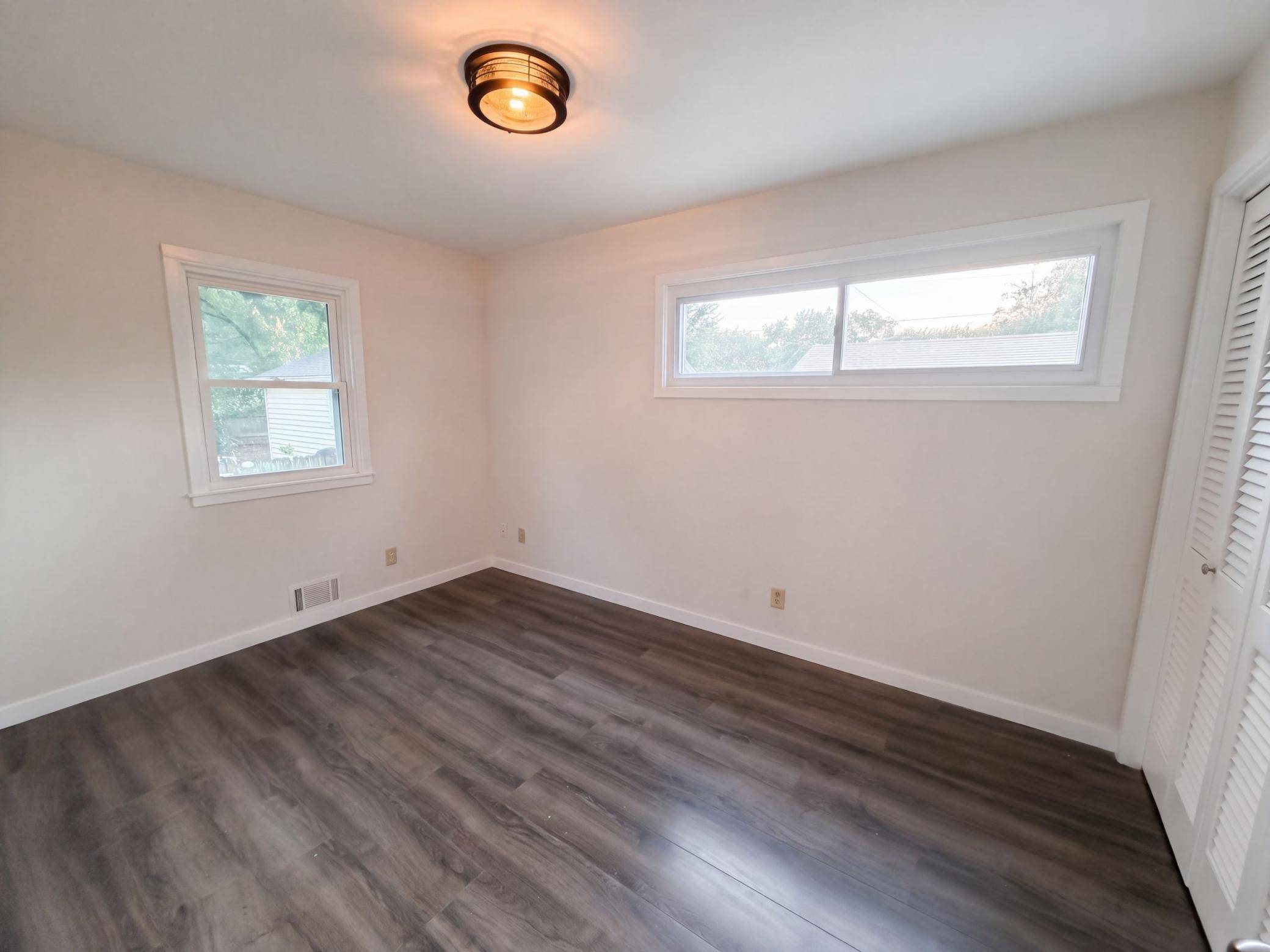572 11th AVE NW, New Brighton, MN 55112