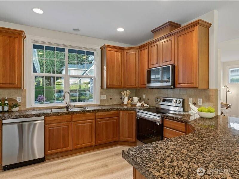 24515 NE Vine Maple WAY, Redmond, WA 98053