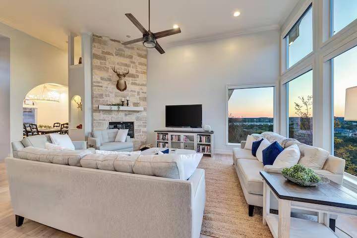 3300 Constitution DR, Lago Vista, TX 78645