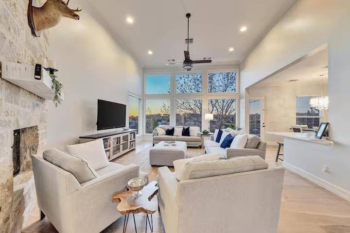 3300 Constitution DR, Lago Vista, TX 78645