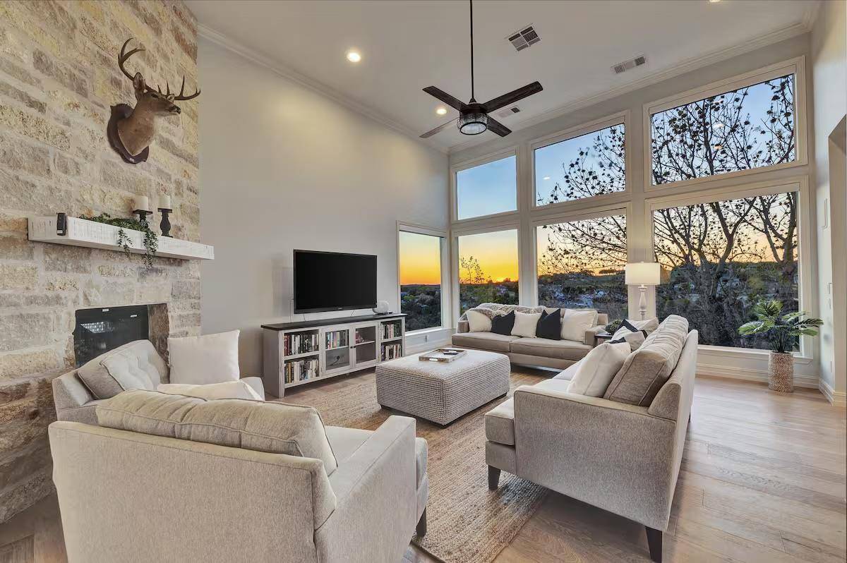 3300 Constitution DR, Lago Vista, TX 78645