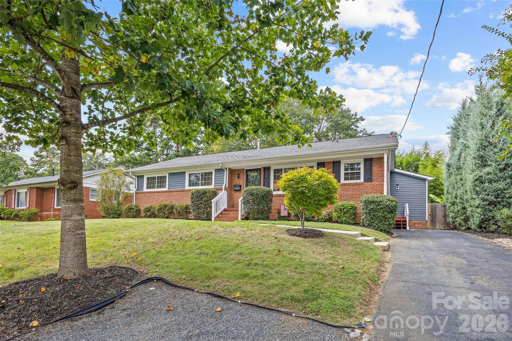 7400 Thorncliff DR, Charlotte, NC 28210