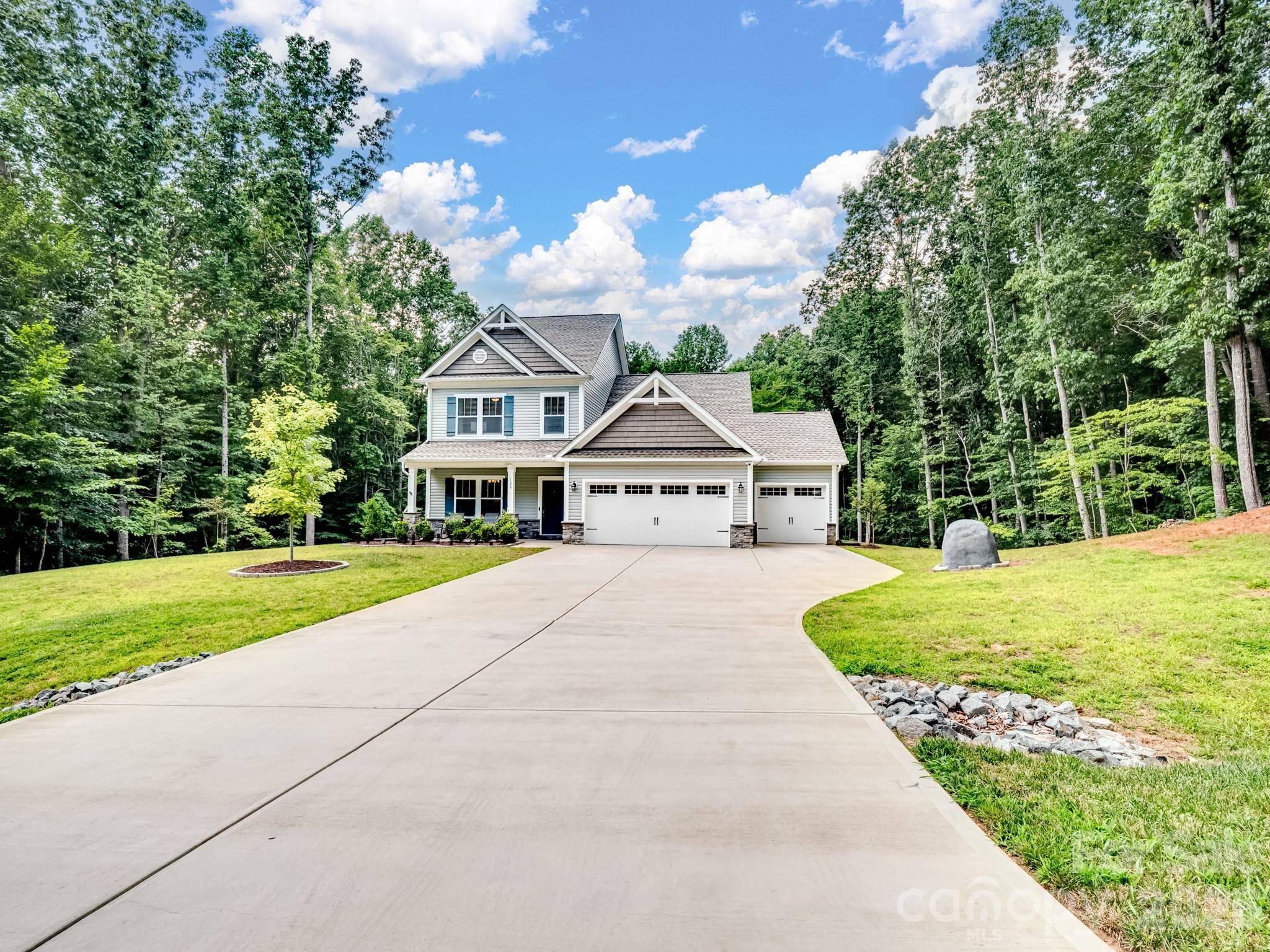 128 S Harbor Watch DR, Statesville, NC 28677