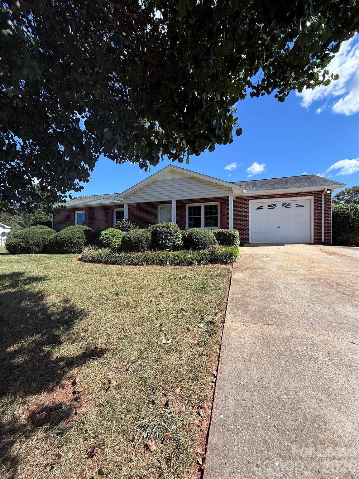 869 Crystal Springs DR, Lincolnton, NC 28092