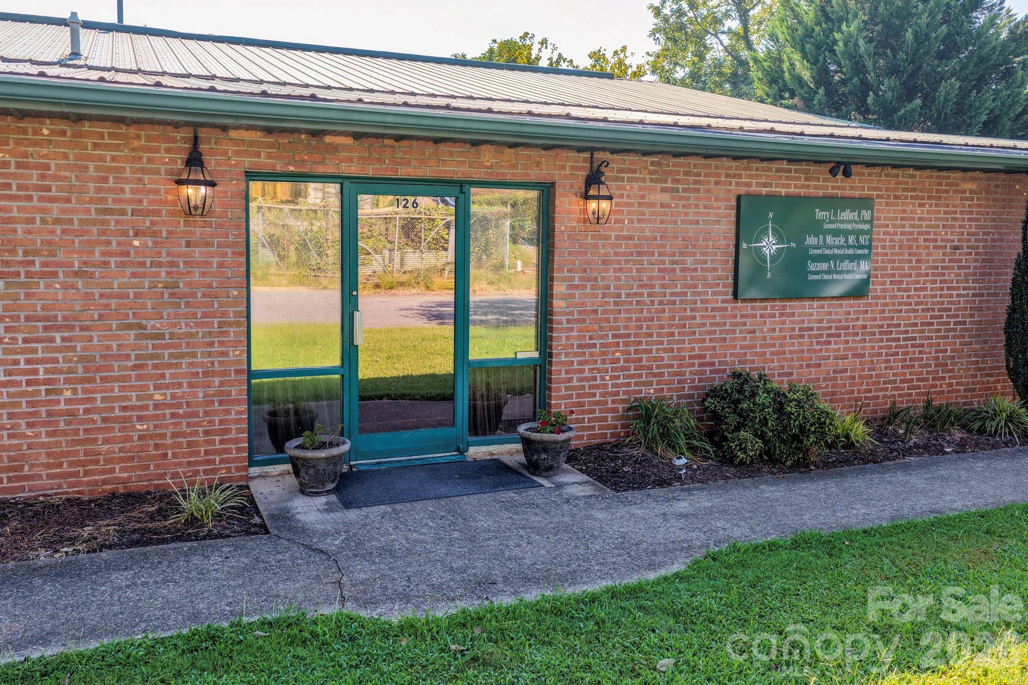 126 N Toms ST, Rutherfordton, NC 28139