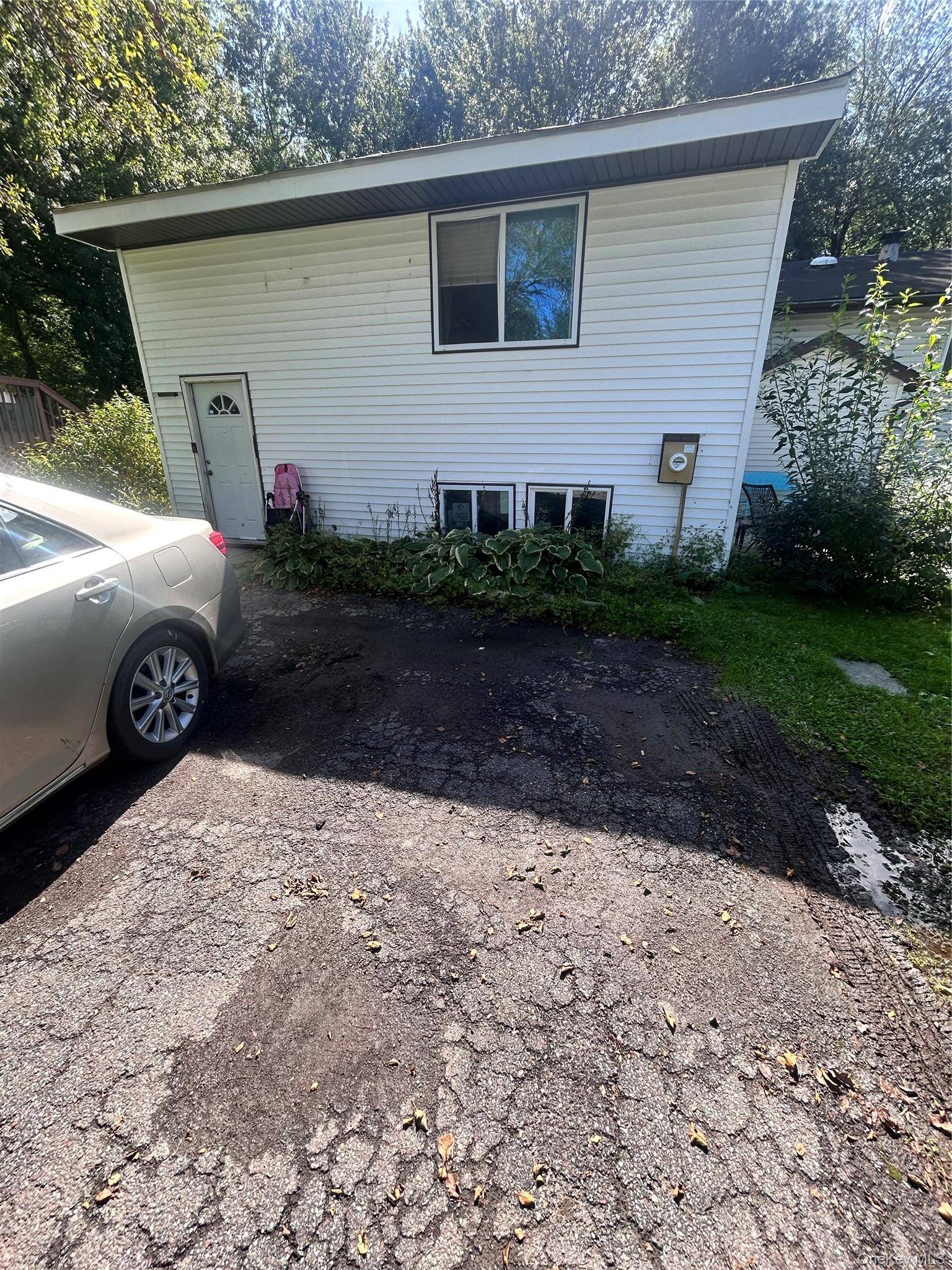15 Medallion RD, Kiamesha Lake, NY 12751