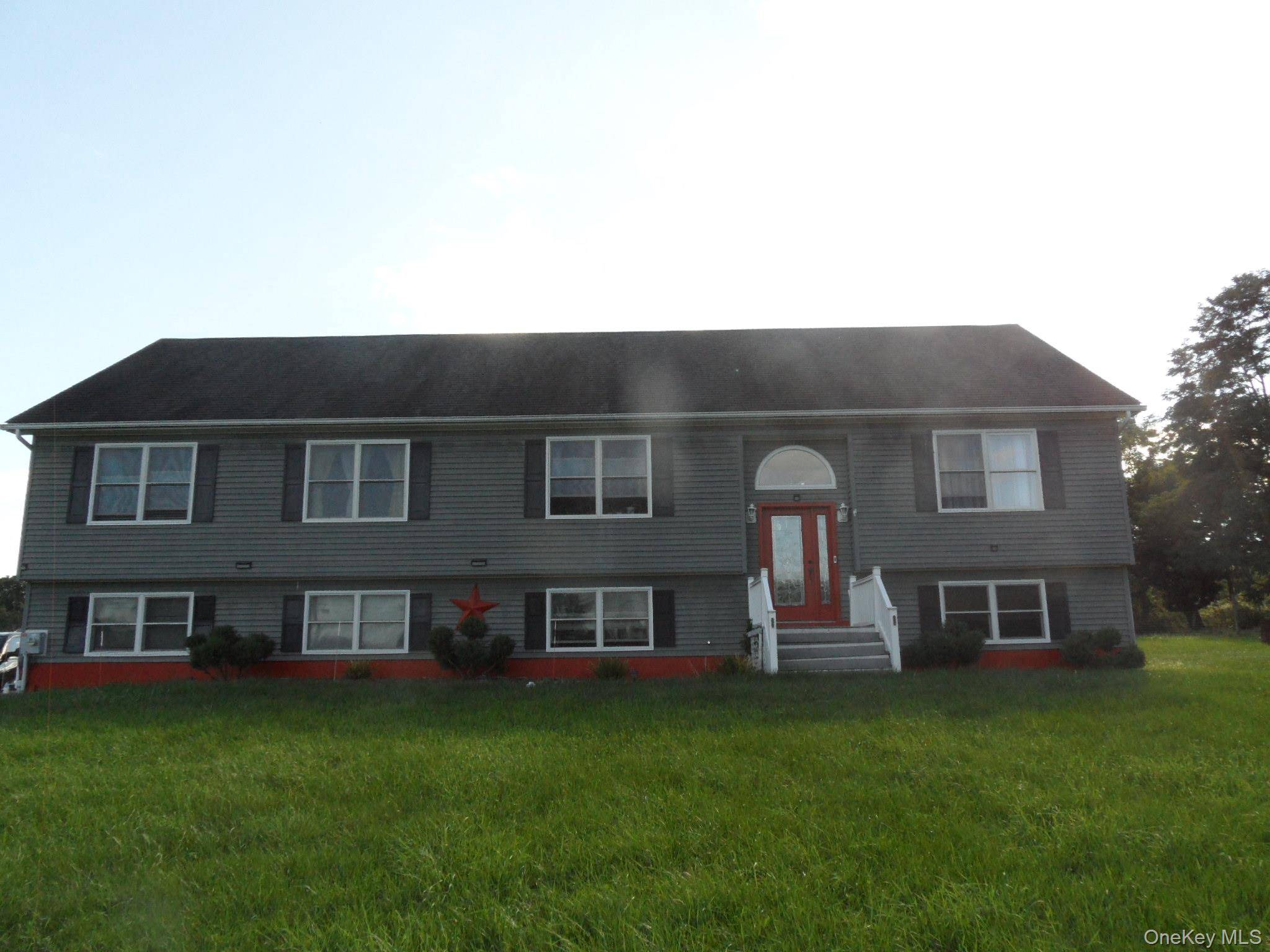 26 Winters LN, Middletown, NY 10940