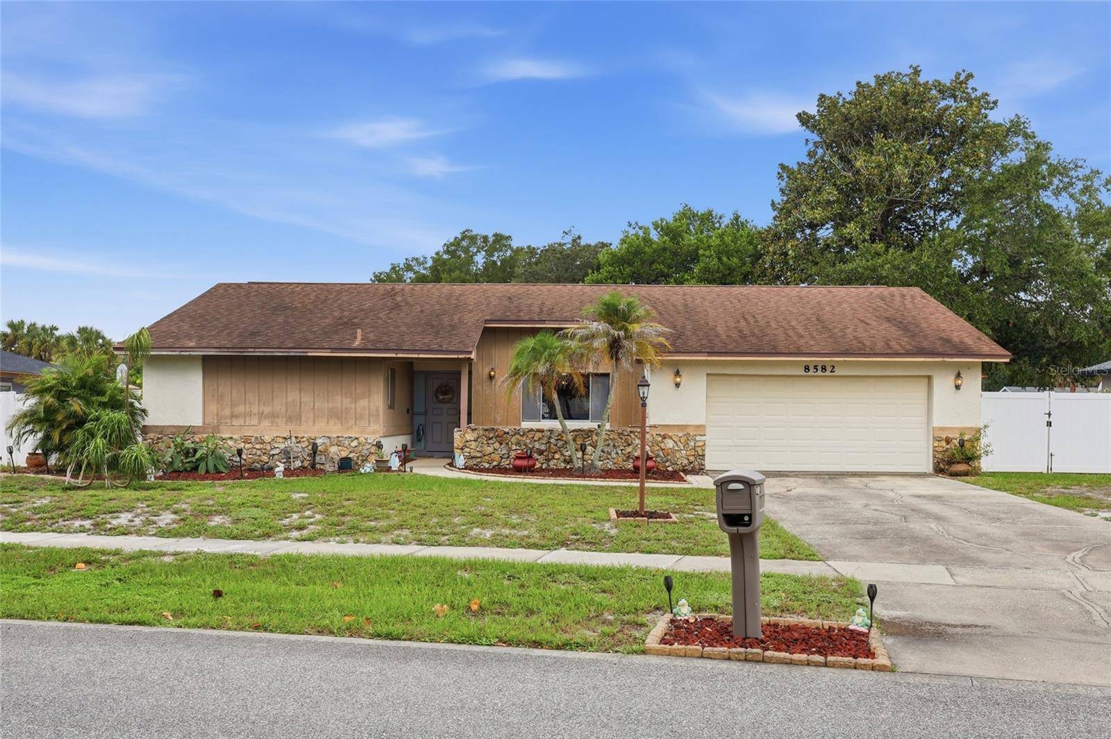 8582 CEDAR COVE DR, Orlando, FL 32819