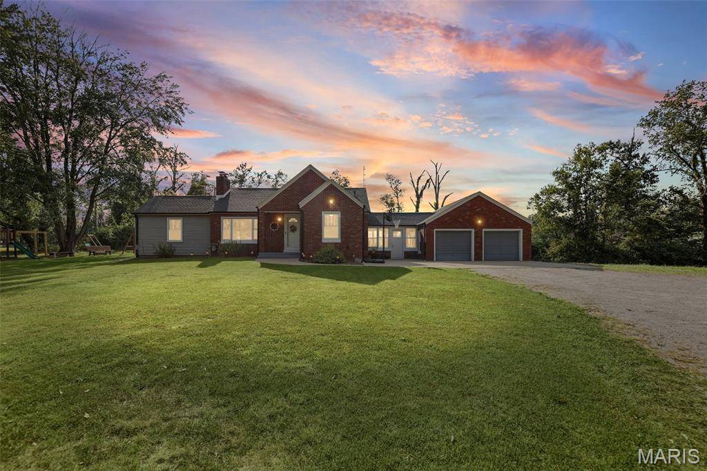 1501 Woods LN, Centralia, IL 62801