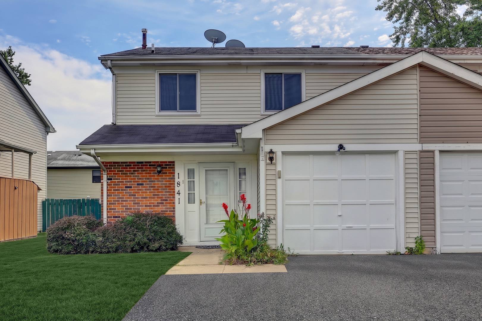 1841 Whaler LN, Hanover Park, IL 60133