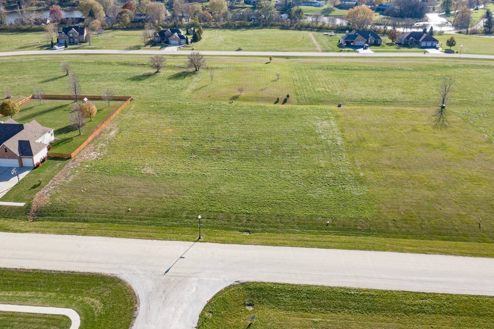 1005 Fox Trail LN, Somonauk, IL 60552