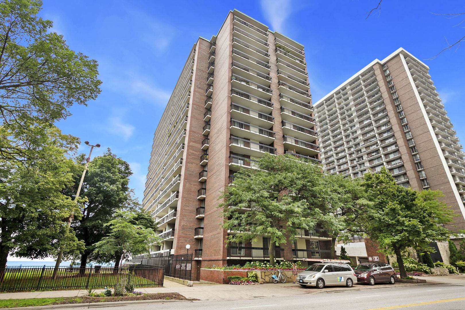 5901 N Sheridan RD #13F, Chicago, IL 60660