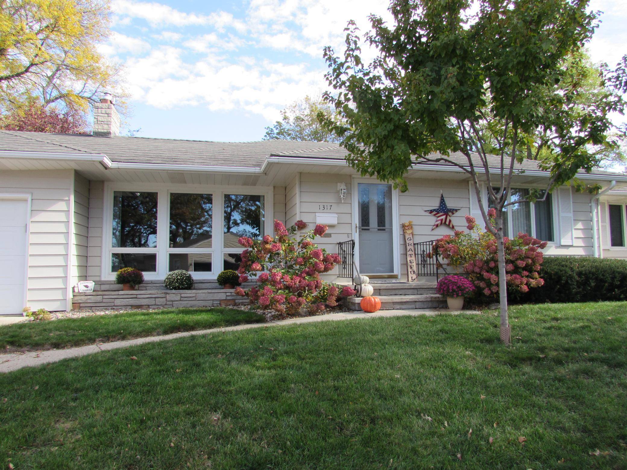1317 Beach PL, Fairmont, MN 56031